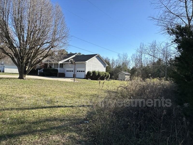 413 Maye St - Photo 2 of 20