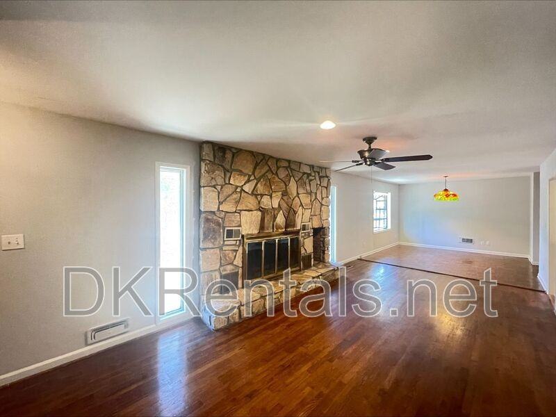 481 Virginia Pl Se - Photo 3 of 13