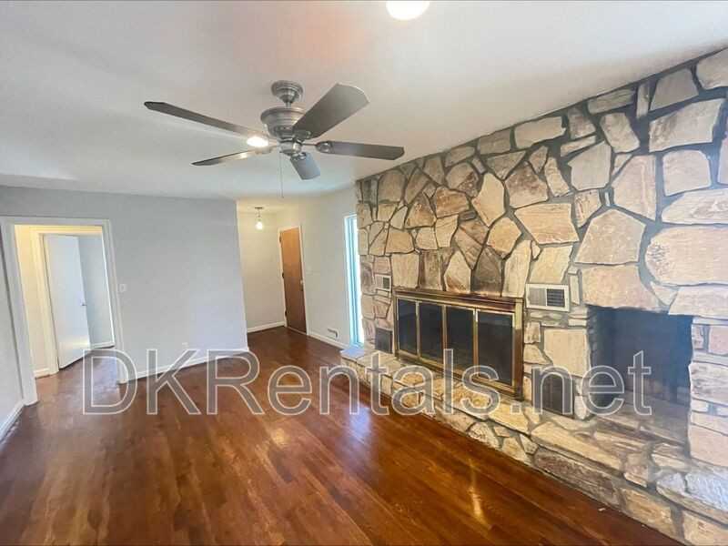 481 Virginia Pl Se - Photo 4 of 13