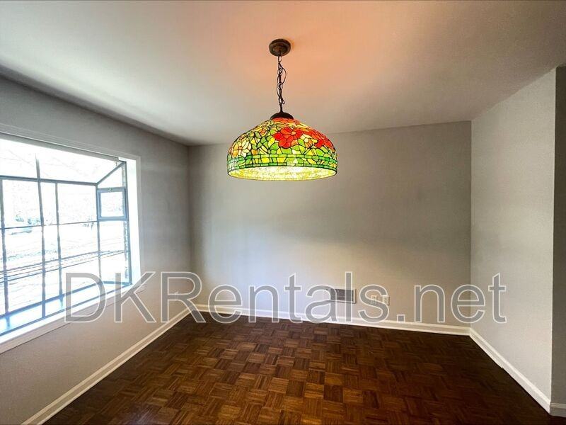 481 Virginia Pl Se - Photo 7 of 13