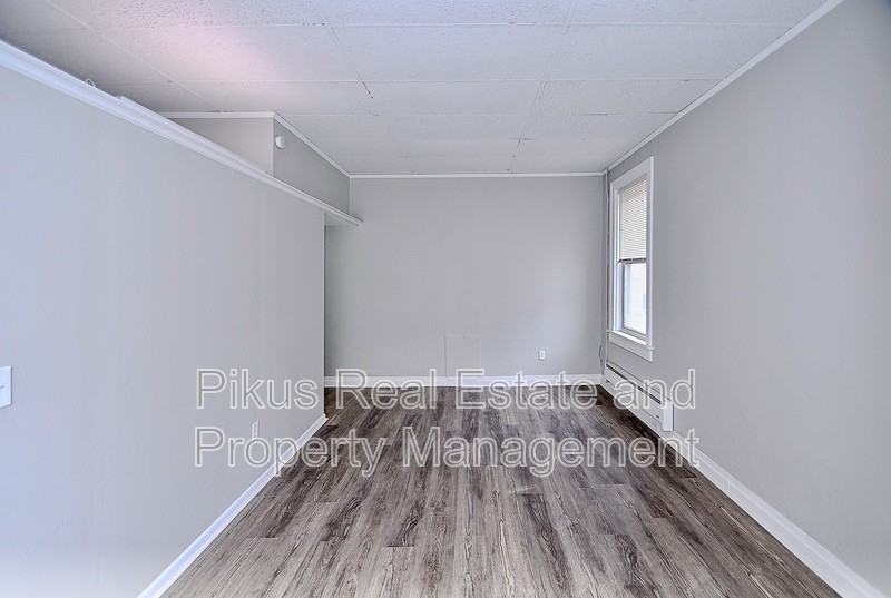 111 Lincoln Way W - Photo 3 of 8