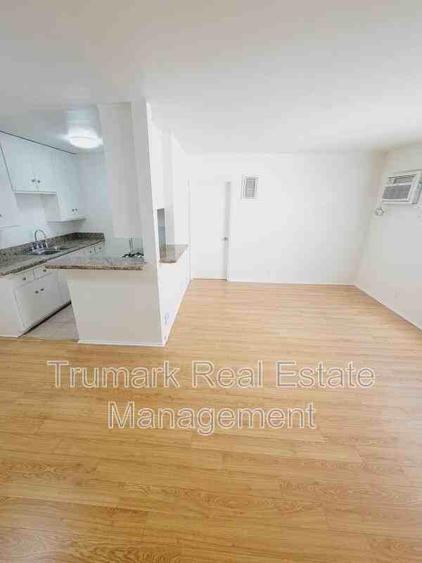 321 E Tujunga Ave #M - Photo 3 of 15