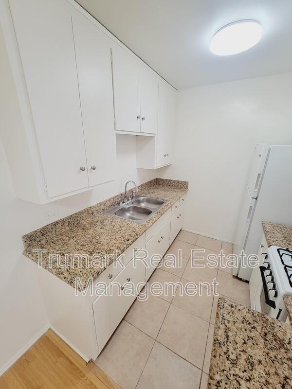 321 E Tujunga Ave #M - Photo 6 of 15