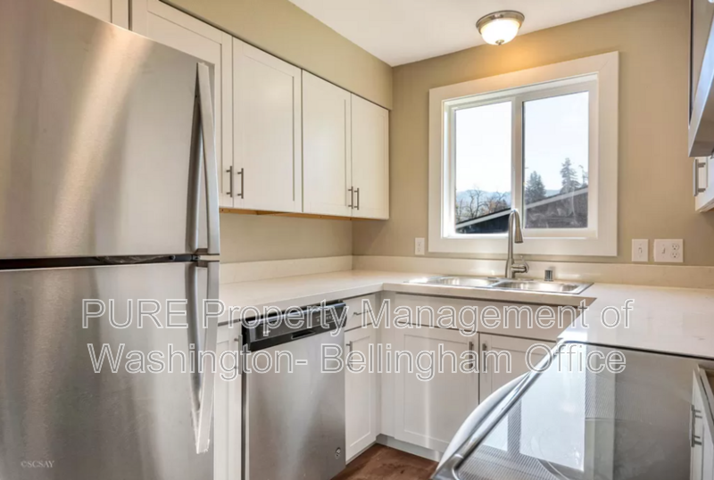 1110 24th St - Photo 2 of 9