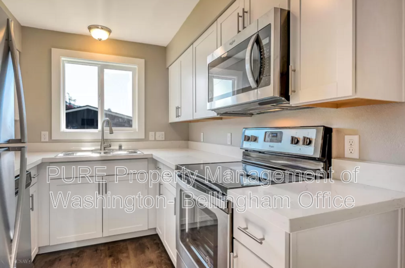 1110 24th St - Photo 3 of 9