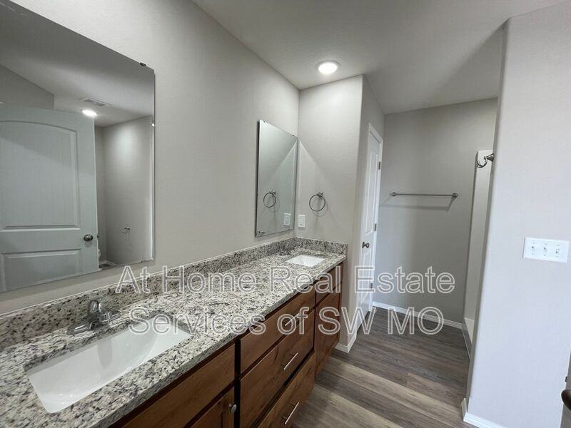 216 Hickory Hills St - Photo 6 of 11