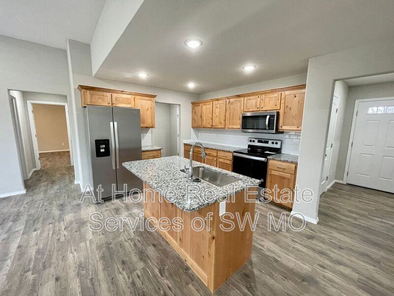 3912 W Linwood St - Photo 2 of 10