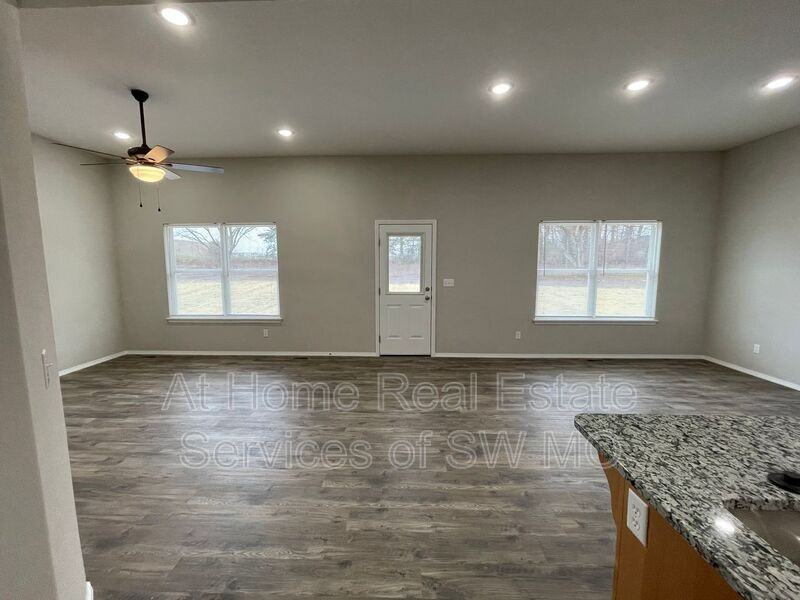 3912 W Linwood St - Photo 3 of 10