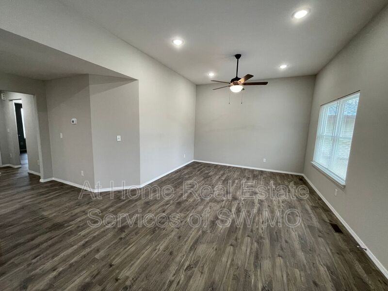 3912 W Linwood St - Photo 5 of 10