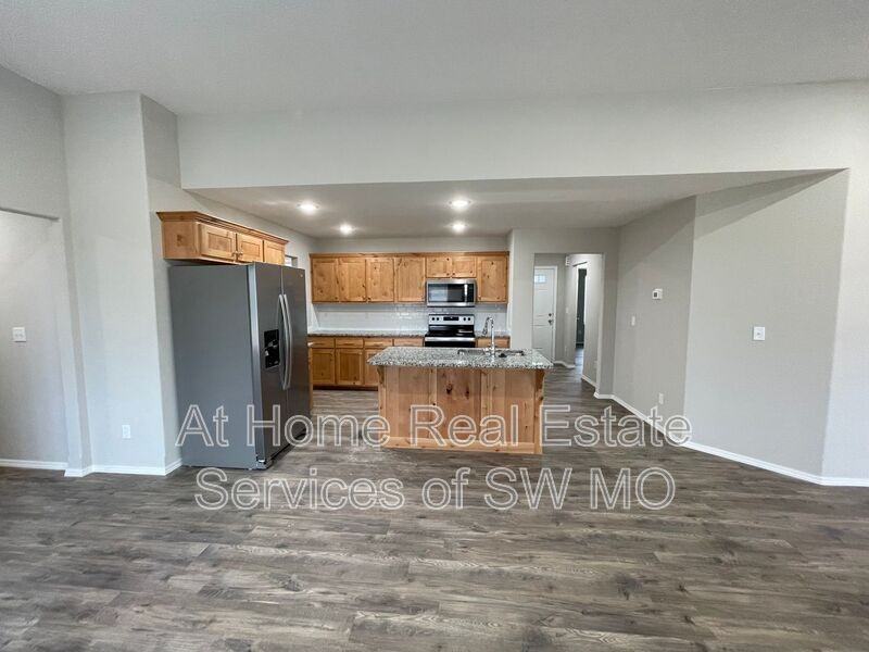 3912 W Linwood St - Photo 6 of 10