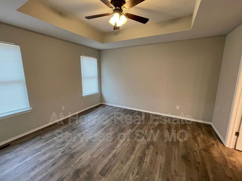 3912 W Linwood St - Photo 7 of 10