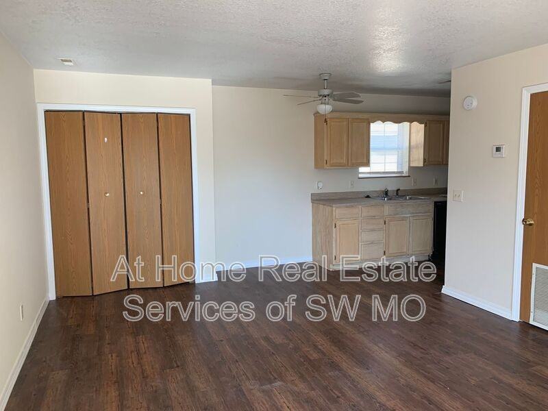 3359 E Southern Hills Blvd - Photo 2 of 9