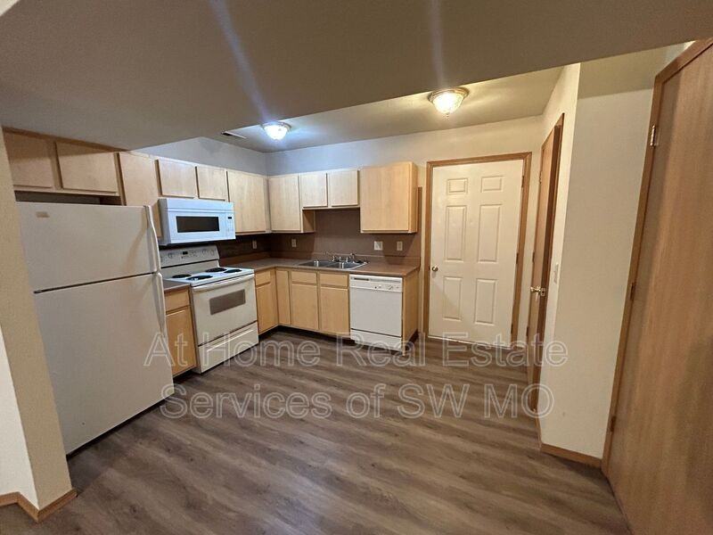1408 W Frosty Dr #3 - Photo 3 of 8