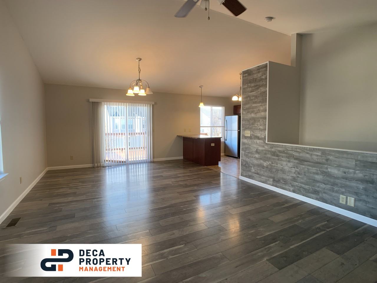 423 Stonewater Dr - Photo 2 of 12