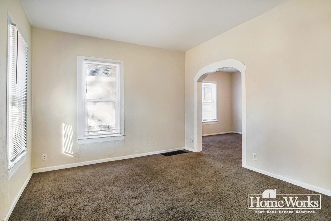 1305 Sorin St - Photo 2 of 16