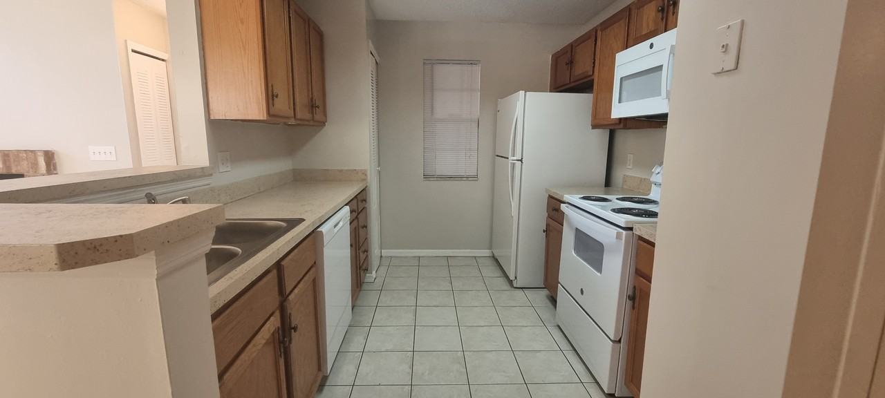 956 Forest Ridge Court #104 - Photo 4 of 25