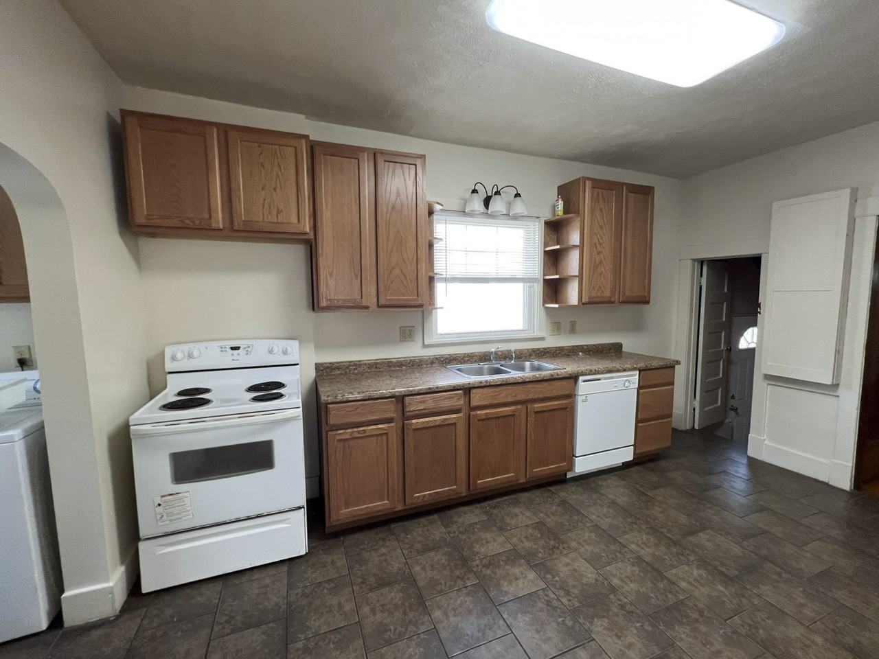 5227 Walker Ave - Photo 4 of 25