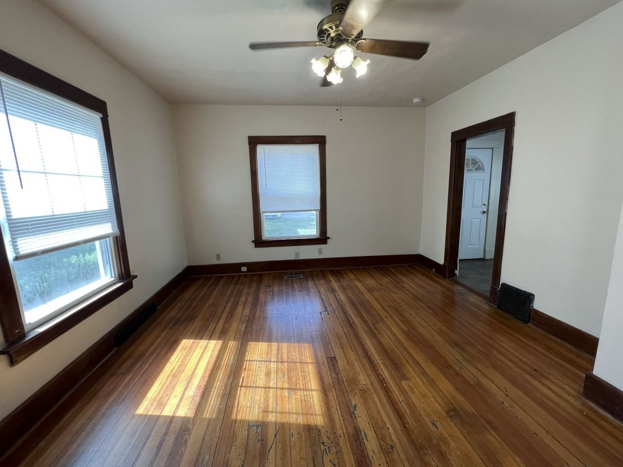 5227 Walker Ave - Photo 7 of 25