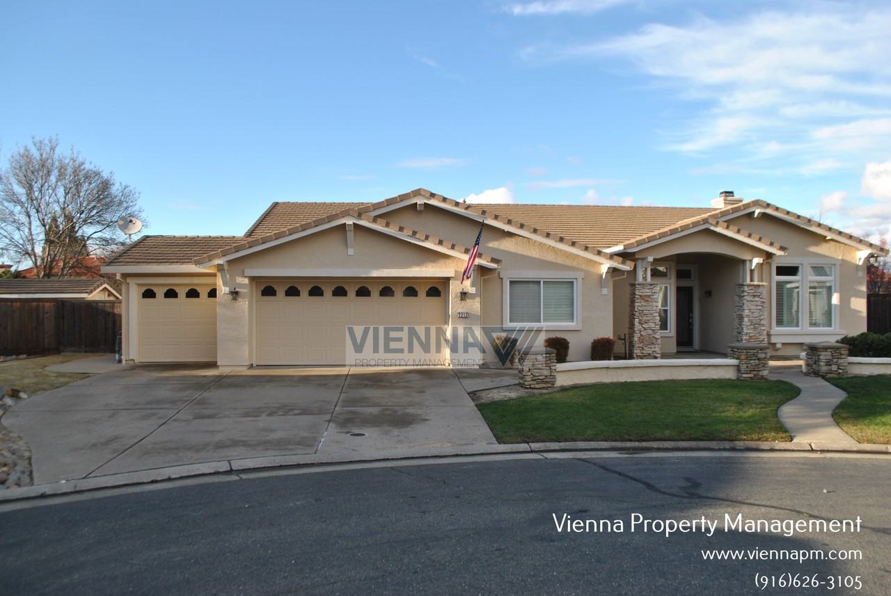 2212 Live Oak Ct - Photo 2 of 43