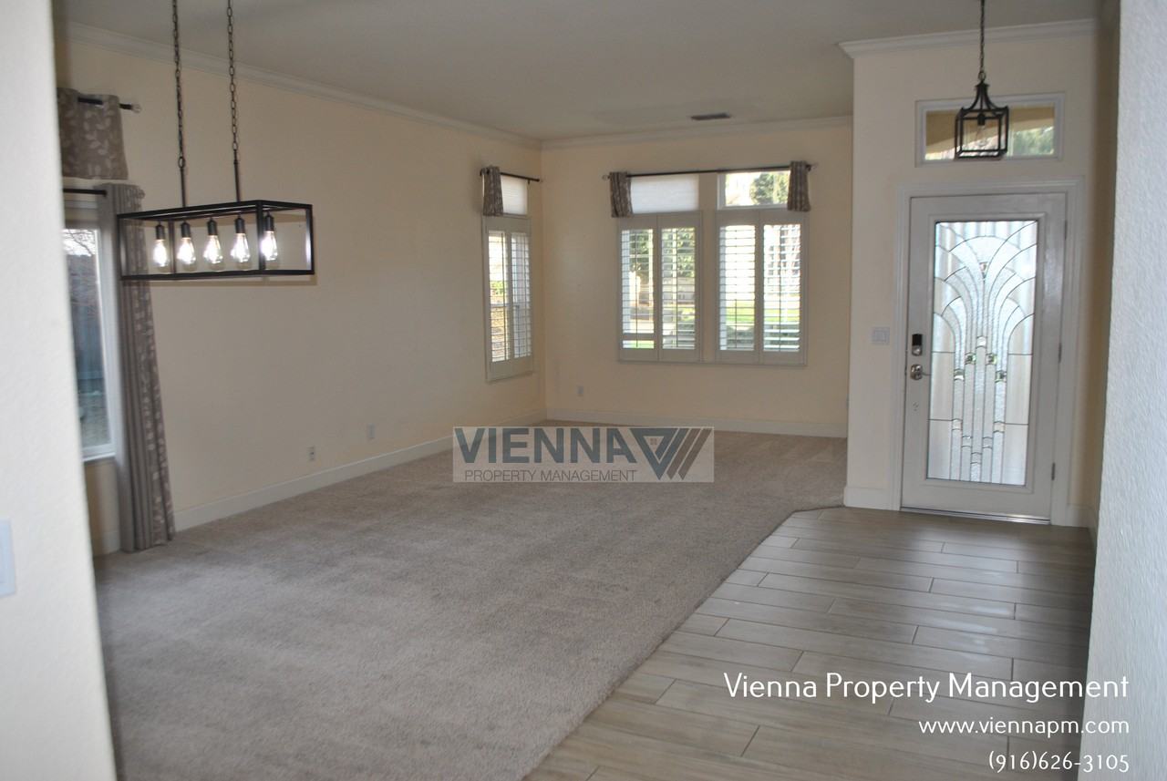 2212 Live Oak Ct - Photo 3 of 43