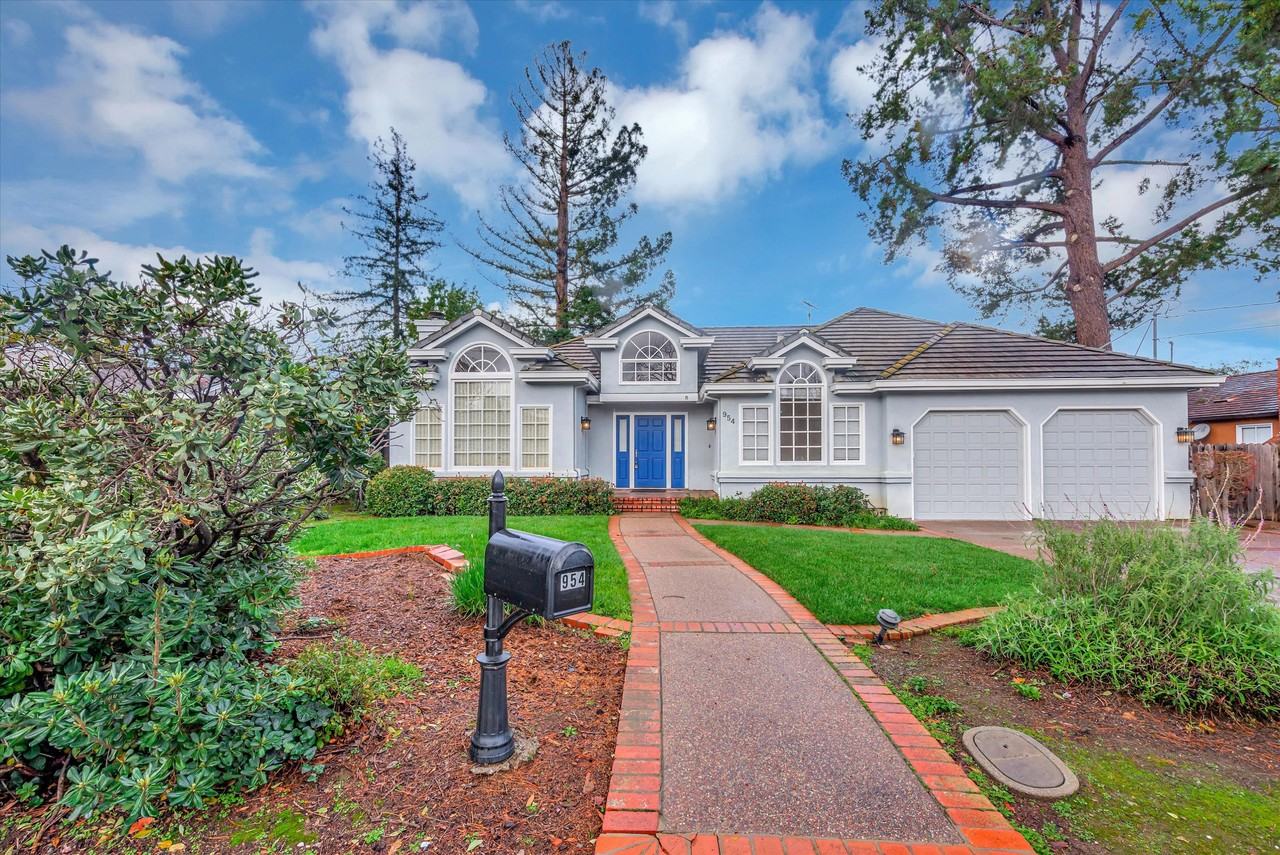 954 Russell Ave - Photo 2 of 50