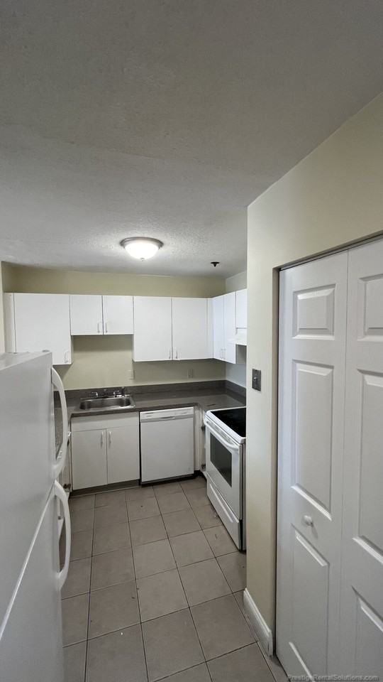 Saint Joseph St #221 - Photo 7 of 10