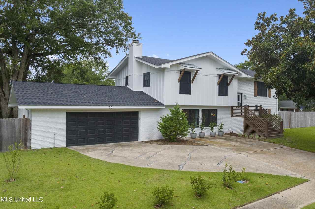 100 Winchester Dr, Ocean Springs, MS 39564 4 Bedroom House for 4,000