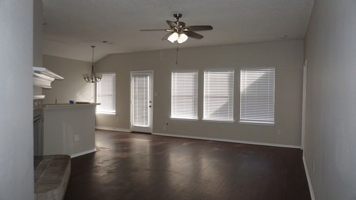 2425 Kelton St - Photo 2 of 12