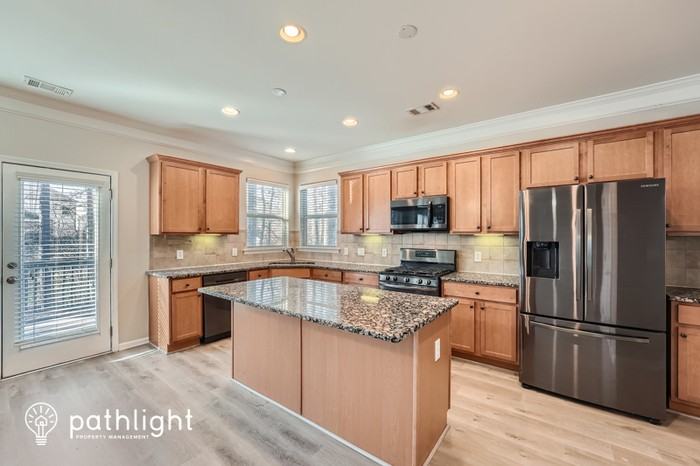 201 Shaw Dr - Photo 2 of 27