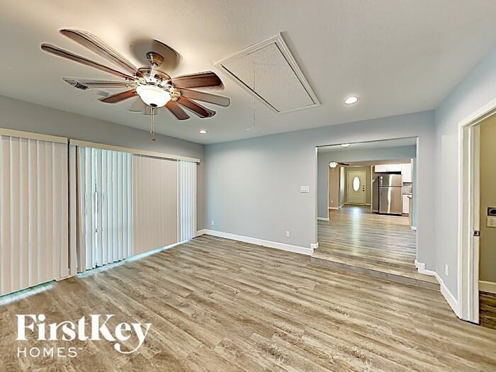 2817 Oak Dr - Photo 3 of 16