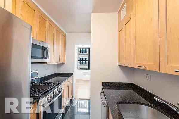 W 87th St #9B - Photo 5 of 9