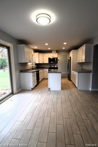 6895 Indian Creek Dr - Photo 6 of 16