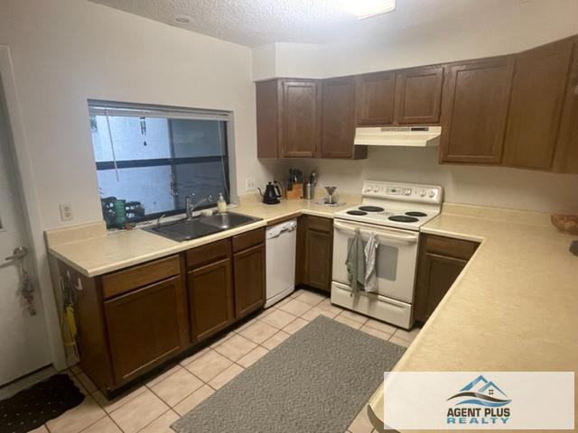 2068 Cove Ln - Photo 3 of 37