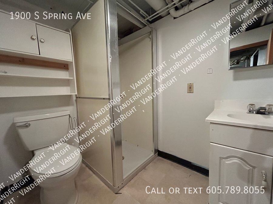 1900 South Spring Avenue - Photo 7 of 34