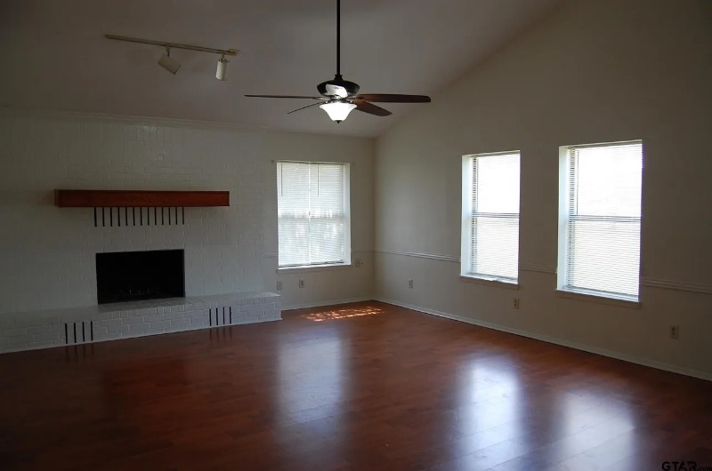 16215 Carole Dr - Photo 3 of 16