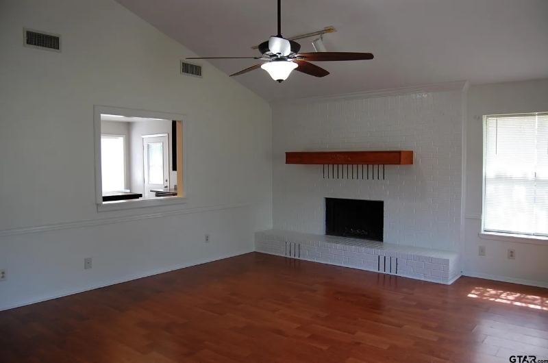 16215 Carole Dr - Photo 4 of 16