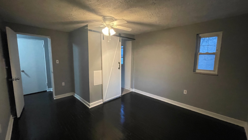 1836 Mount Royal Blvd - Photo 3 of 24