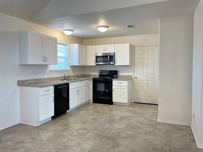 401 Whitney Ct - Photo 3 of 12