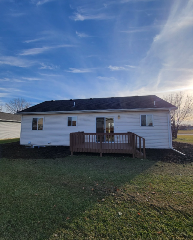 1107 3rd Ave Ne - Photo 2 of 9