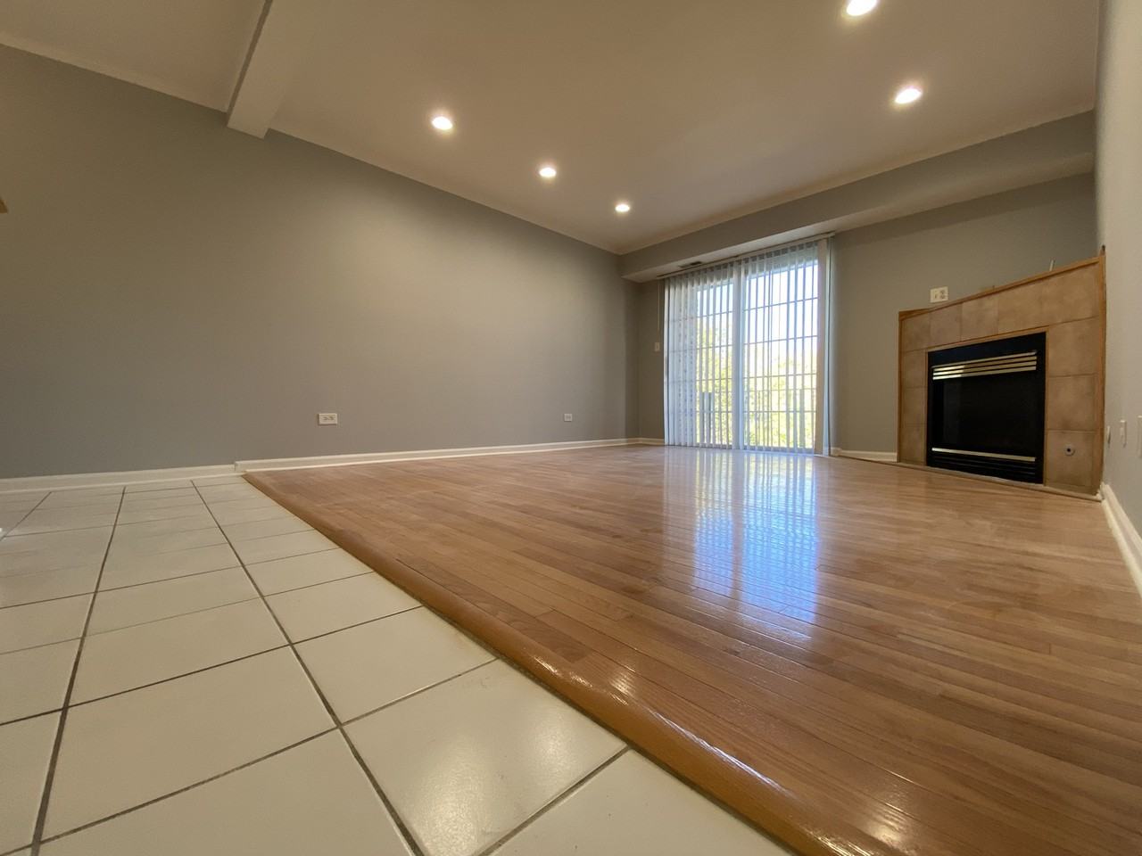 1605 N Windsor Dr #306 - Photo 2 of 3