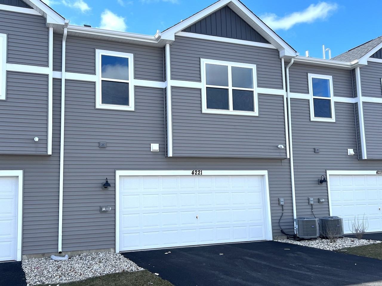 4221 Chelsea Manor Cir - Photo 2 of 9