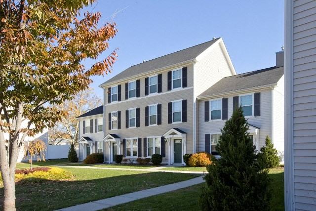 Southwood Square Apartments - Photo 4 of 9