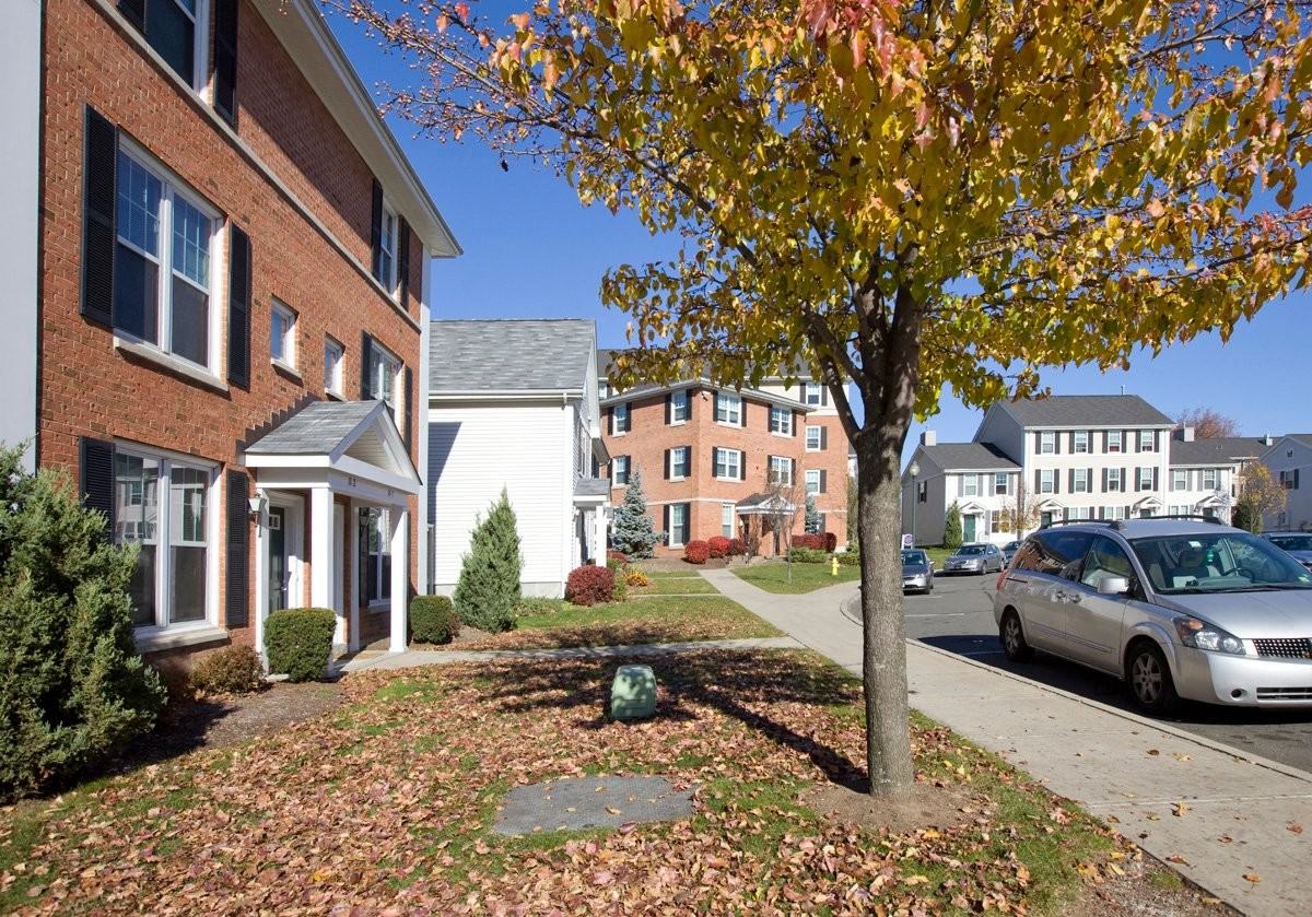 Southwood Square Apartments - Photo 6 of 9