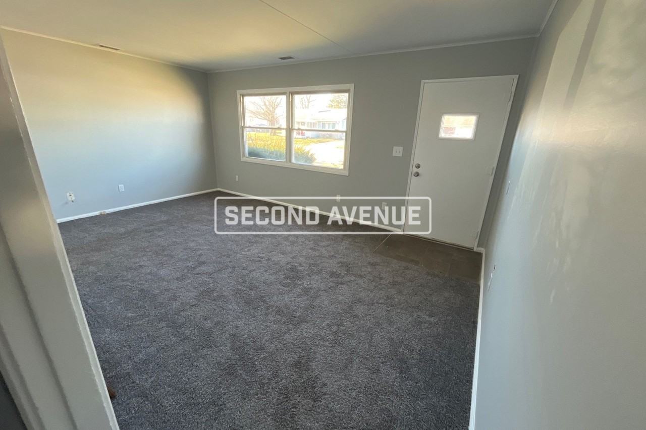 322 Roosevelt Dr - Photo 2 of 16