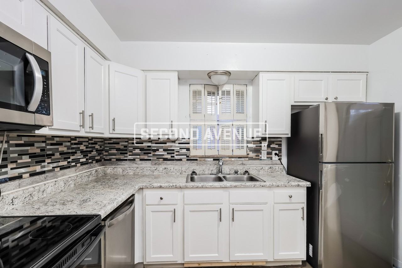 1543 Southridge Ln - Photo 2 of 16