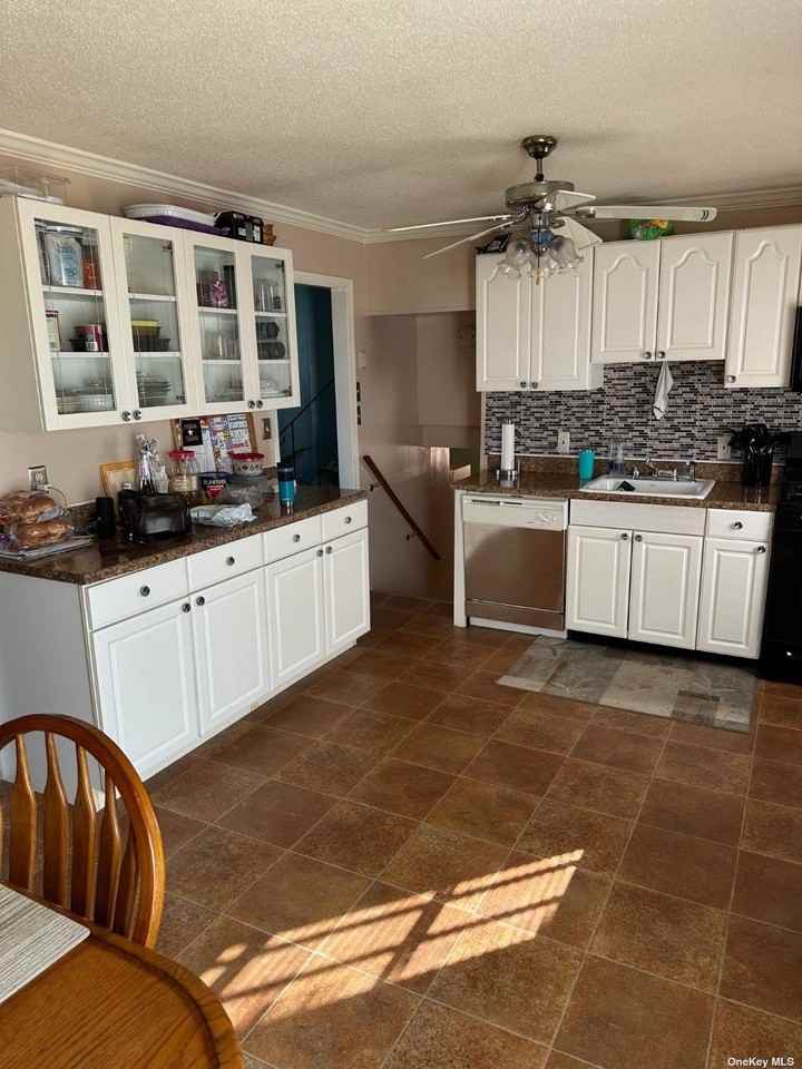 1324 Brooklyn Blvd - Photo 2 of 20