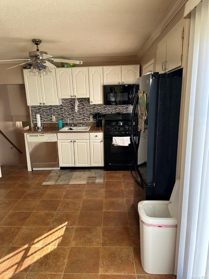 1324 Brooklyn Blvd - Photo 3 of 20