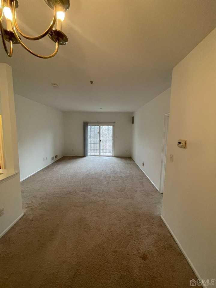 428 Lucy Ct - Photo 3 of 10