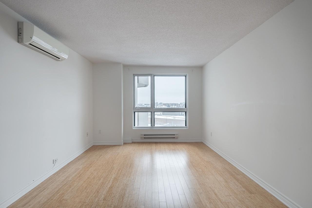 5065-5075 Jean Talon E - Photo 2 of 17