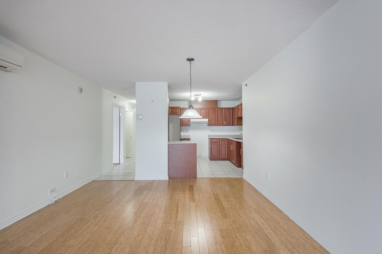 5065-5075 Jean Talon E - Photo 3 of 17